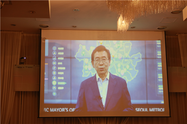 05.首尔市市长Won-soon Park先生致辞.JPG